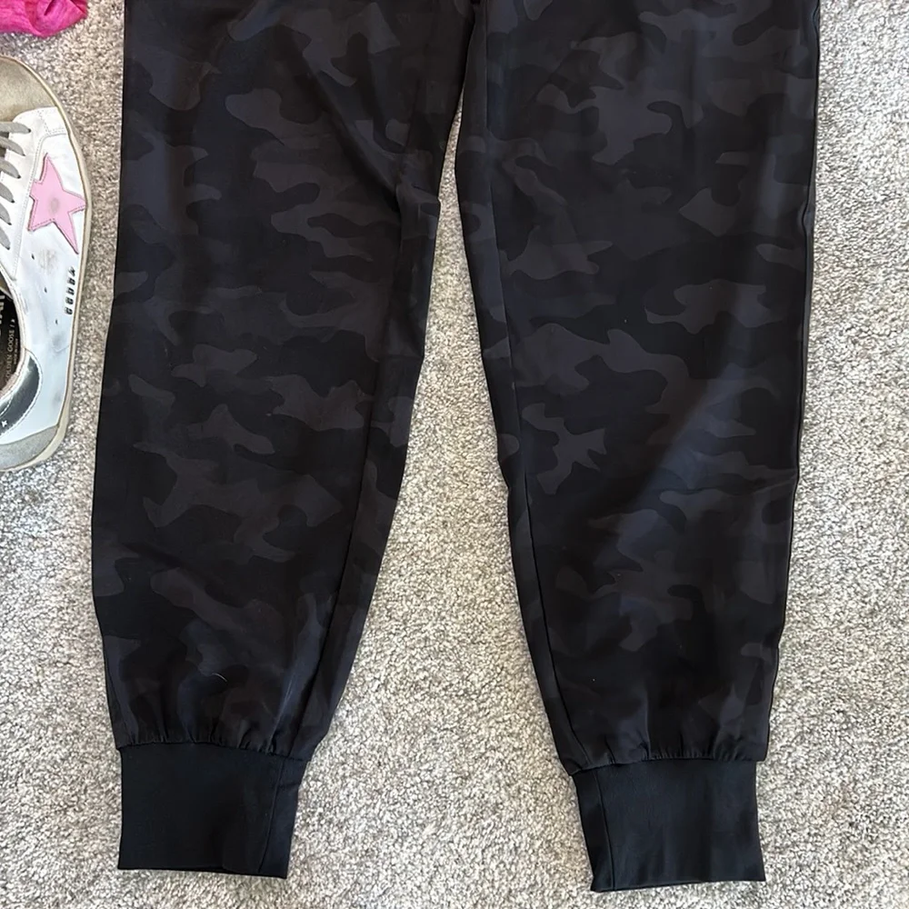 CRZ YOGA Camo Print Jogger Pants - Picture 4 of 8